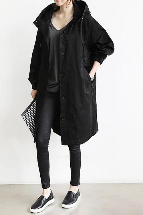 Svart damtrenchcoat med klassisk design och knappar
