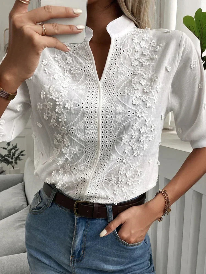 Vit broderad damblus med kort ärm och elegant mandarinkrage för sommarmode
