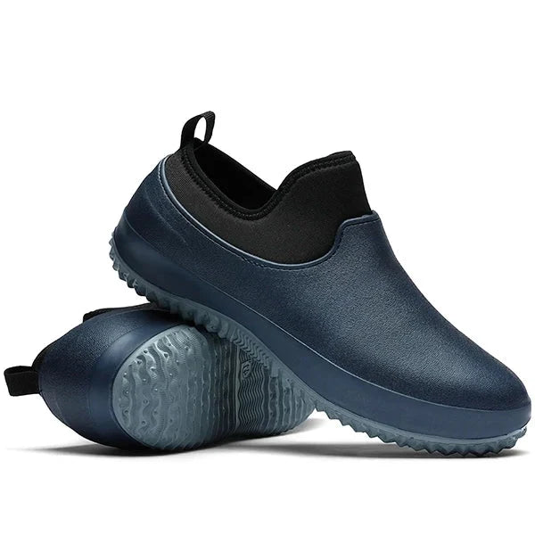 Vattentäta slip-on arbetskor i svart design för herr och dam, sedda från sidan