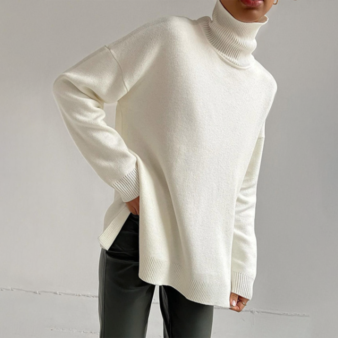 Vit dam turtleneck tröja med avslappnad passform och sidospalt