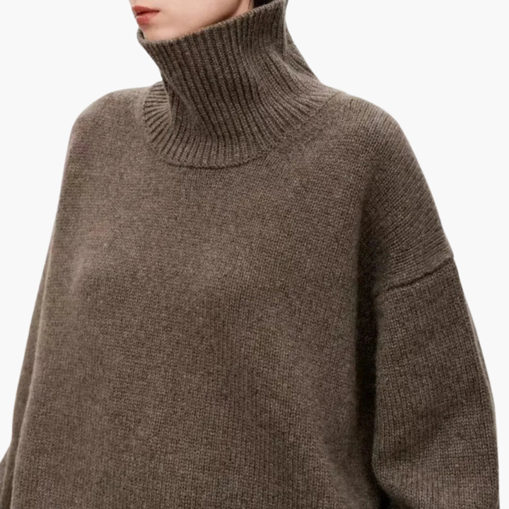 Oversized damtröja med hög krage i stickad modell för höst och vinter