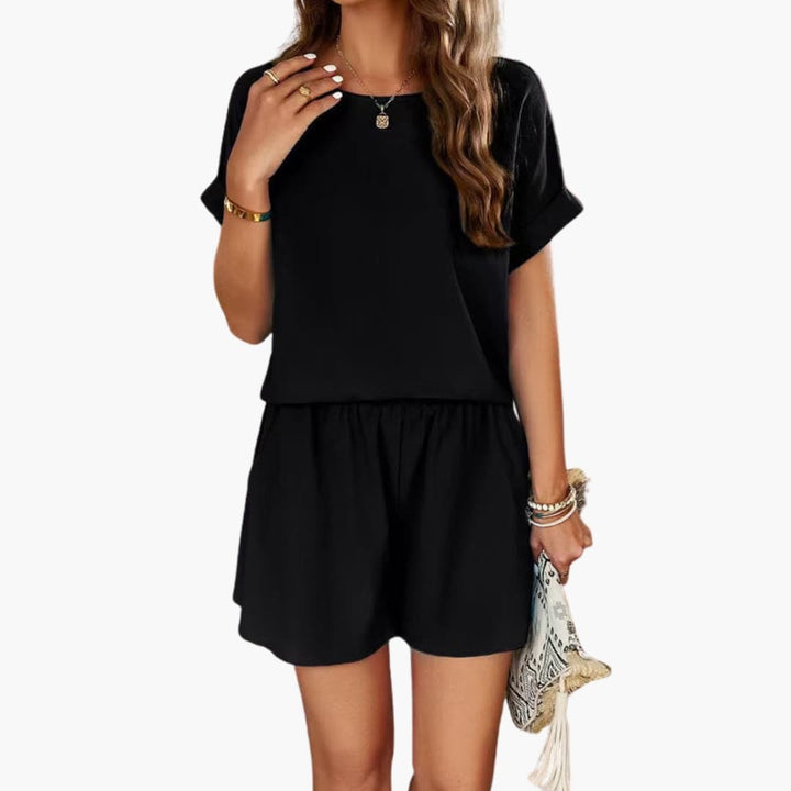 Svart elegant damjumpsuit med korta ärmar och praktisk elastisk midja