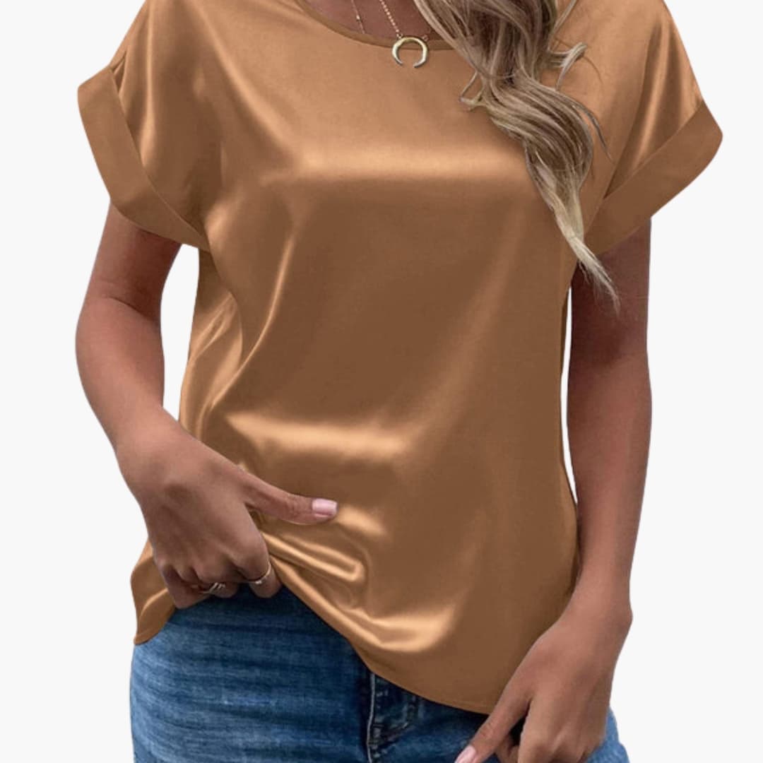 Elegant damblus i satinlook med rundhals och kort ärm