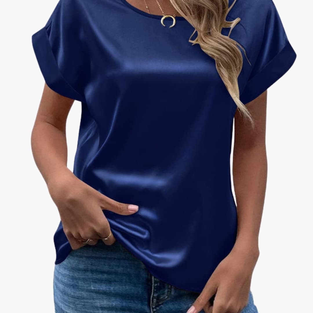 Snygg damklädsel med kort ärm och elegant satinlook