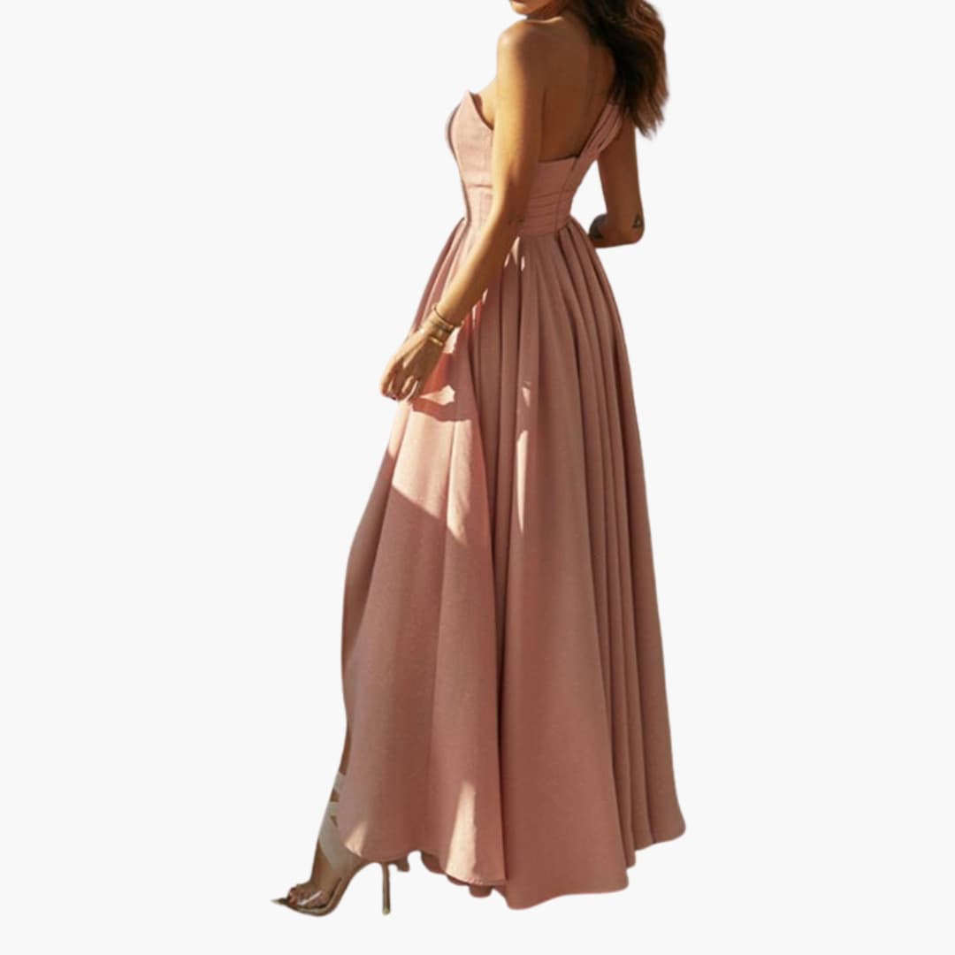 Sida av rosa ärmlös cocktailklänning med hög midja på modell