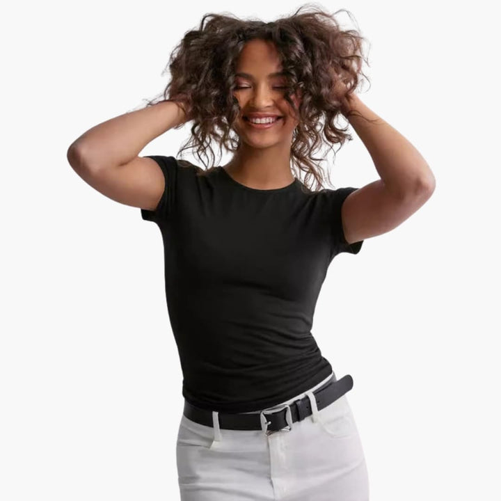 Slim fit damt-shirt med rund hals och korta ärmar i bekväm vardagsdesign