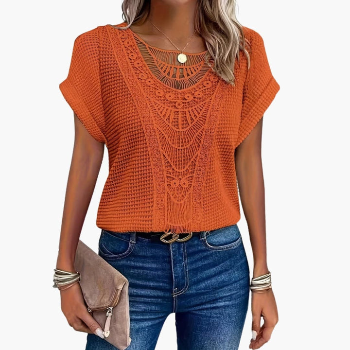 Dam T-shirt med spetsdetaljer i orange färg framifrån