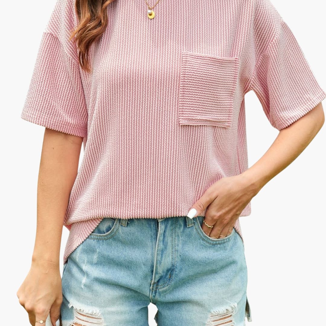 Rosa texturerad dam t-shirt med kort ärm och bröstficka