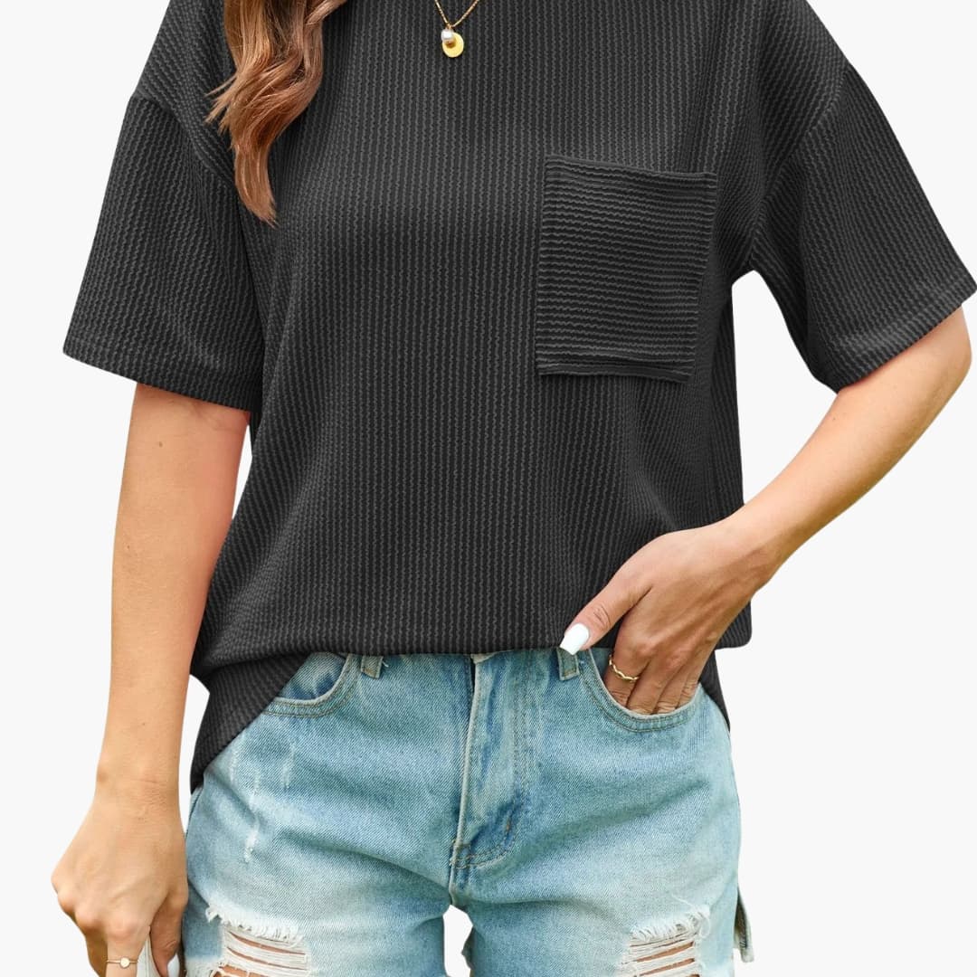 Mörkgrå texturerad dam t-shirt med kort ärm och bröstficka