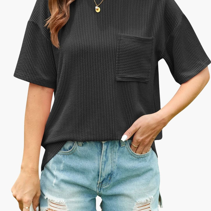 Mörkgrå texturerad dam t-shirt med kort ärm och bröstficka