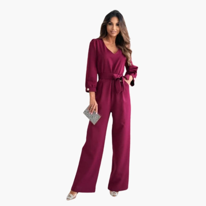 Röd långärmad damjumpsuit med V-ringning och bälte