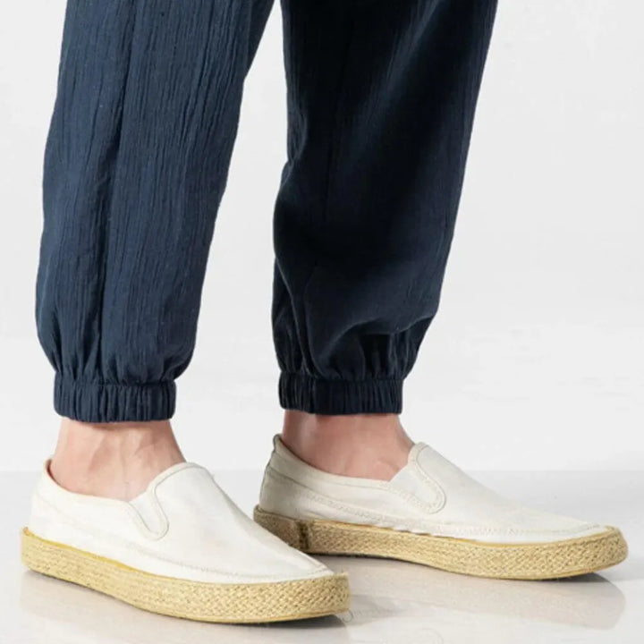 Lätta och bekväma vardagsbyxor för män i stilren design