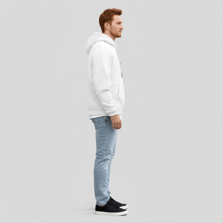 Vit flätstickad tröja med huva för herr i stilren modell