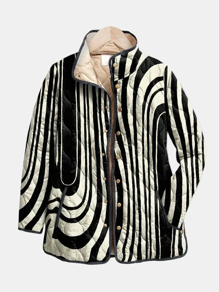 Studiobild av damjacka Sylvie med zebragrafik på galge
