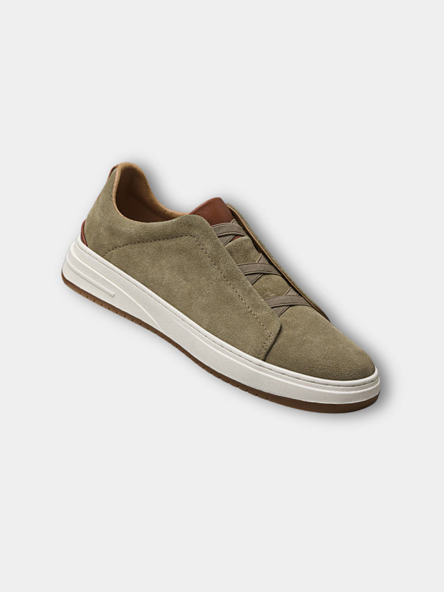 Khaki slip-on-skor i mocka för herrar med vit sula