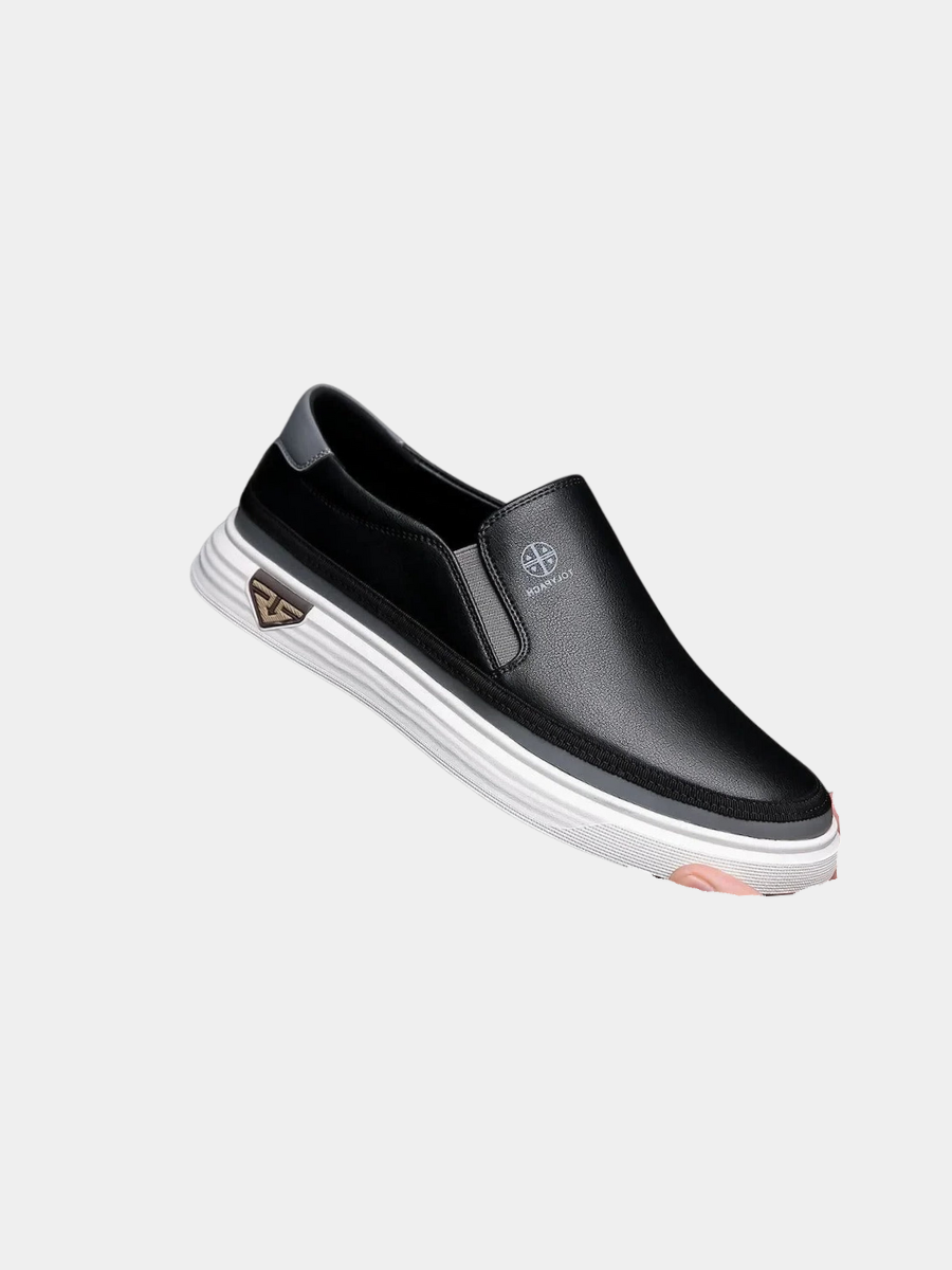 Svart slip-on-skor för herr i modern design