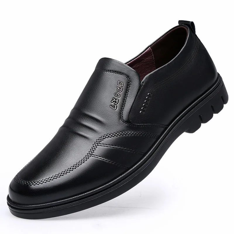 Adam herr loafers med vadderad sula för komfort. Eleganta svarta slip-on skor, perfekta kontorsskor.