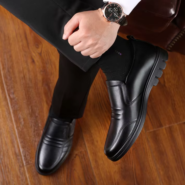 Högkvalitativa Adam herr loafers. Eleganta slip-on skor med vadderad sula för maximal komfort och stil.