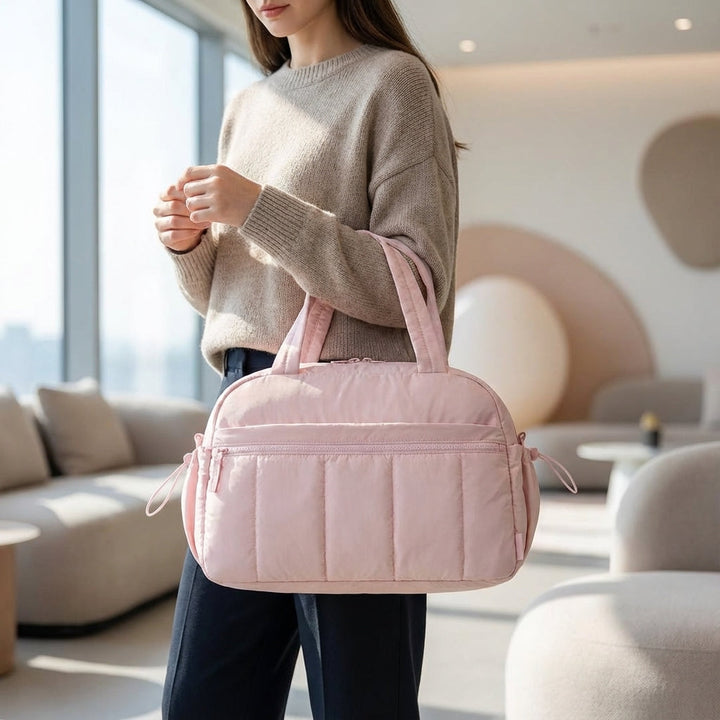 Aerelle lättvikts duffelväska, perfekt som handbagage eller weekendväska. Organiserad & vattenavvisande.