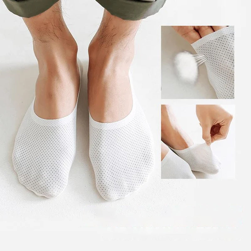 Andningsbara silkesstrumpor för sommar, ljus beige färg med silikonhälgrepp, svala och antibakteriella för optimal komfort.