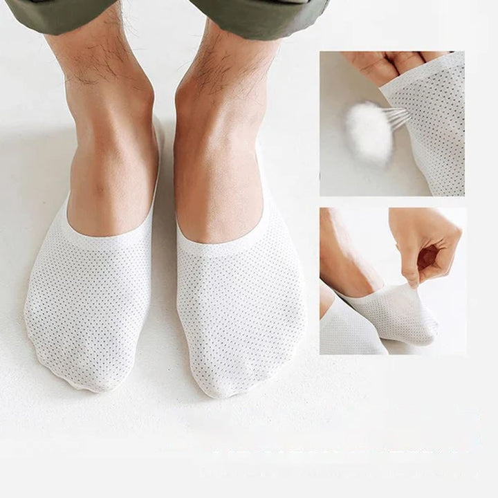 Andningsbara silkesstrumpor för sommar, ljus beige färg med silikonhälgrepp, svala och antibakteriella för optimal komfort.