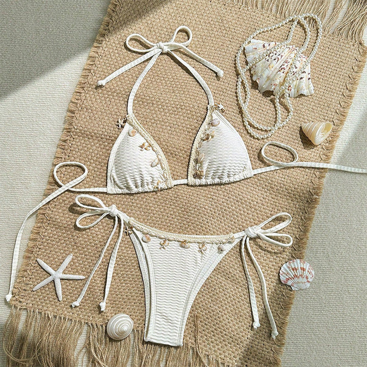 Justerbar triangelbikini i aprikos för dam, ger perfekt passform & bekvämlighet på semestern.