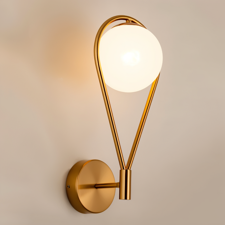 Modern ArtLoop vägglampa, droppdesign. Svart finish. Perfekt för sovrums- eller hallbelysning.