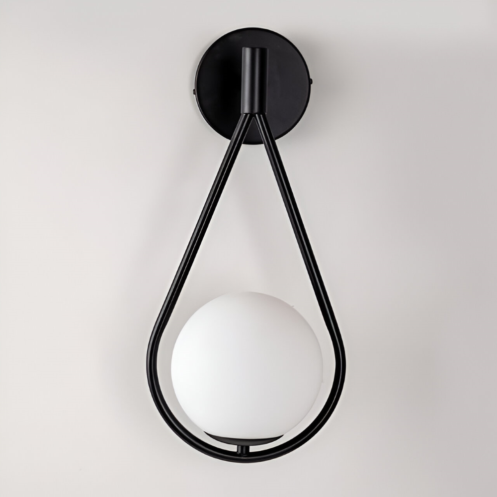 ArtLoop vägglampa, LED-teknik. Stilren droppdesign som väggdekoration i vardagsrummet.