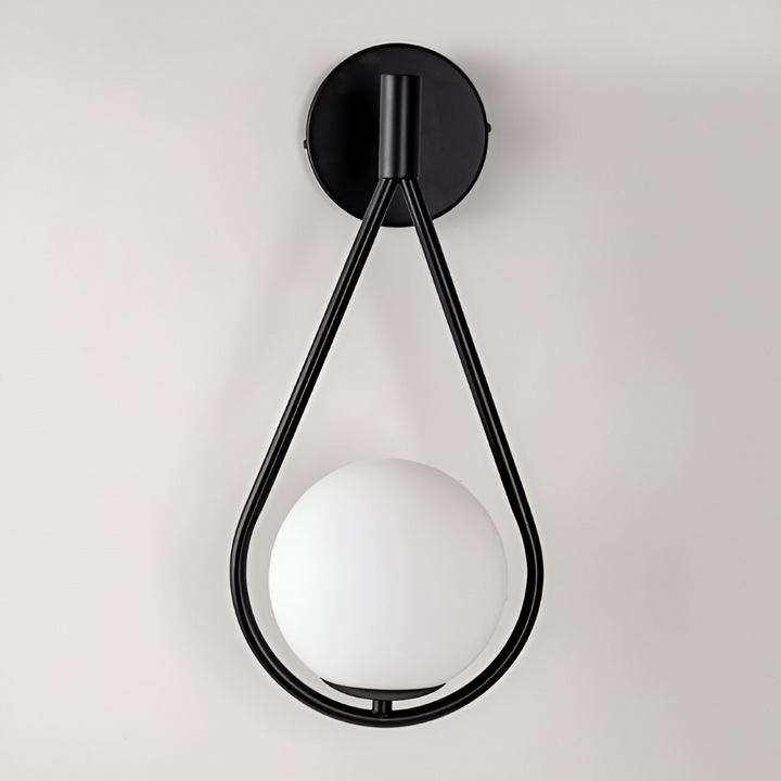 ArtLoop vägglampa, LED-teknik. Stilren droppdesign som väggdekoration i vardagsrummet.