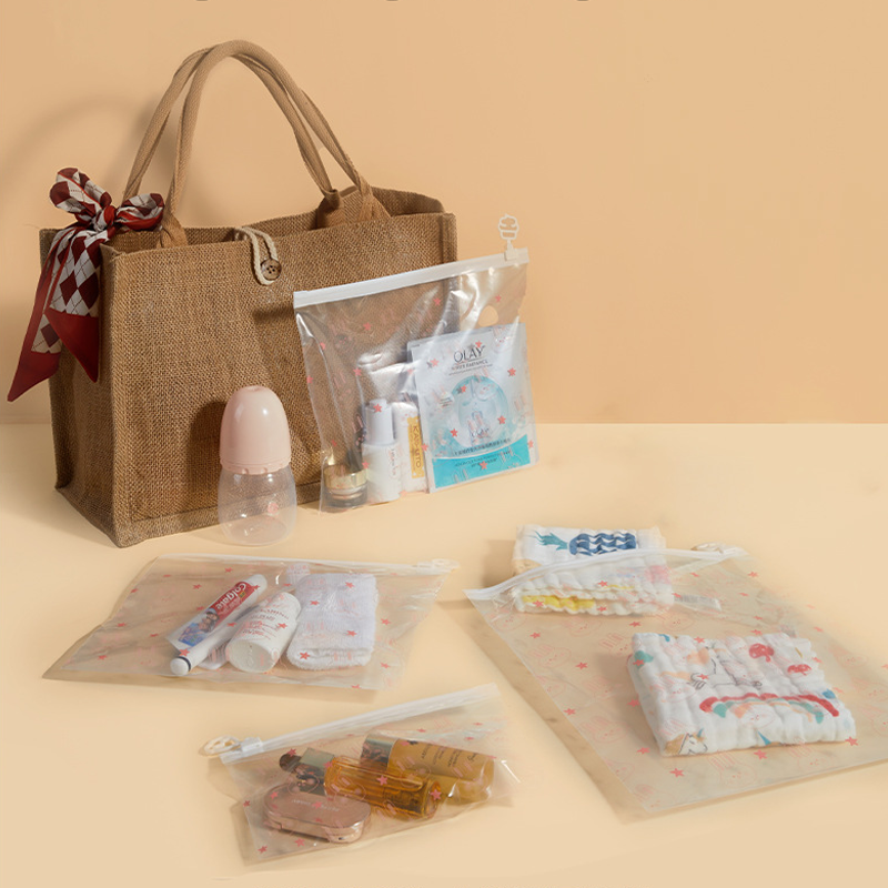 Återanvändbar plastpåse med dragkedja för förvaring, transparent design, idealisk för kökslagring och organisering.