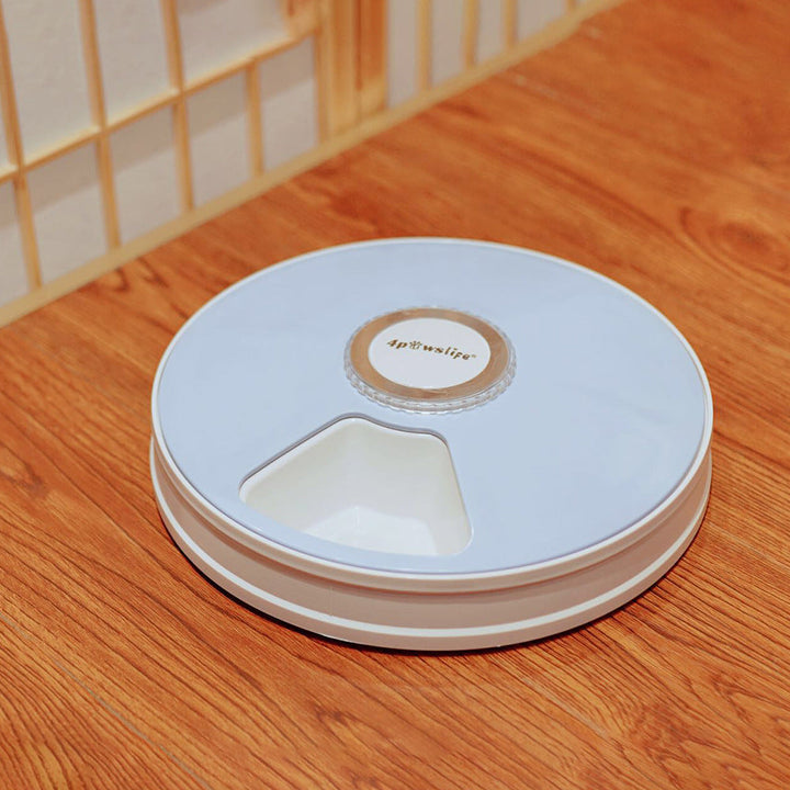Vit automatisk kattmatare med digital timer. Pålitlig djurmatare för katter, säkerställer mat även när du är borta.