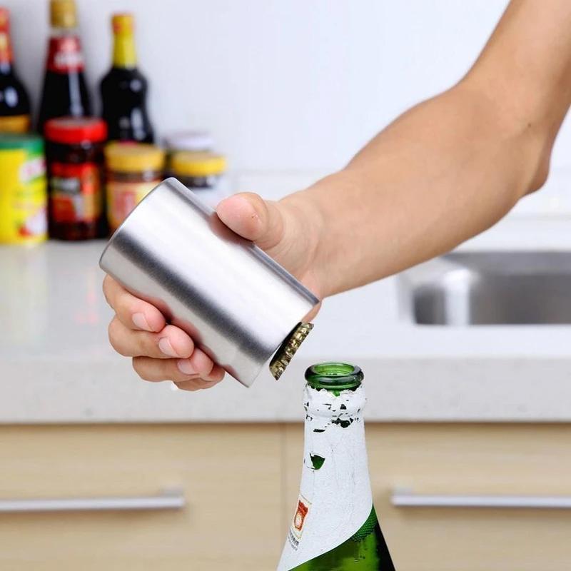 "Automatisk magnetisk ölflasköppnare i rostfritt stål, elegant design i moderna färger som Rosa Guld och Svart."