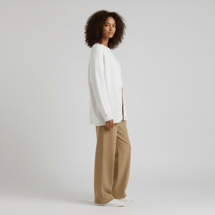 Elegant och avslappnad damkofta Jamila, idealisk för bekväma lager på lager outfit.