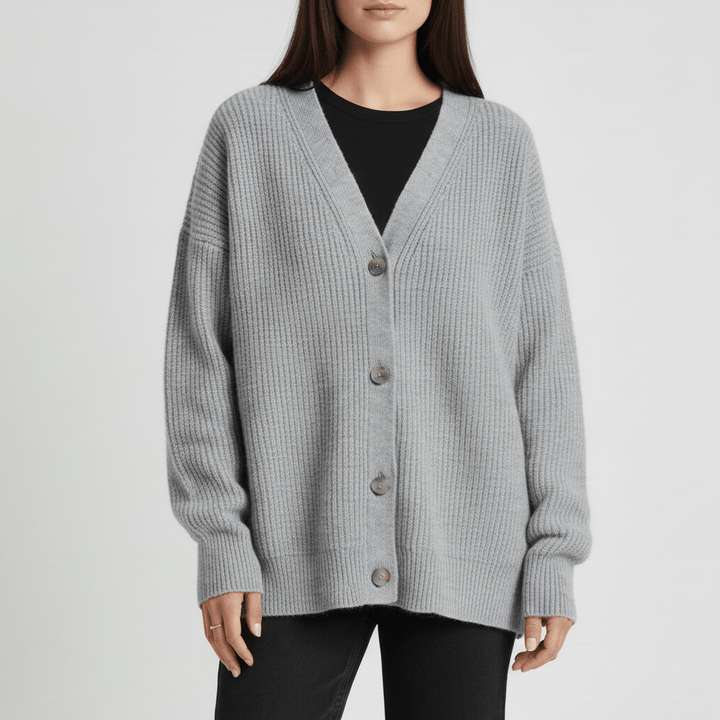 Damkofta Jamila i bekväm design, med elegant knappslå för en chic och vardaglig look.