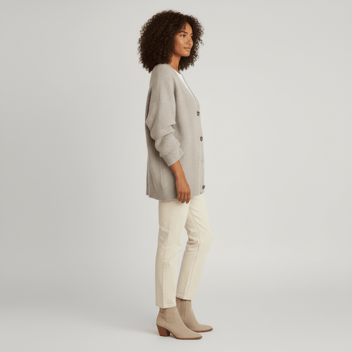 Bekväm Hannah cardigan för dam, idealisk för vår och höst med sin avslappnade passform.