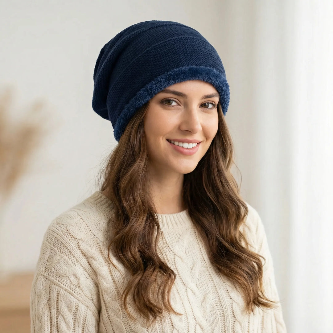 Trendig slouchy beanie i stickad kvalitet. En varm och stilfull unisex accessoar för alla väder.