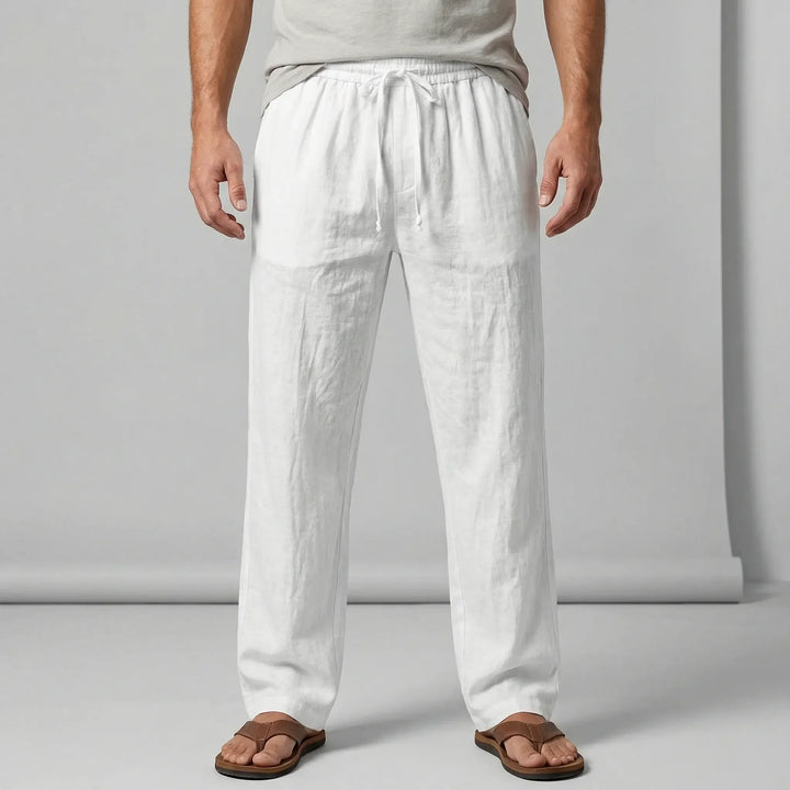 Vita smart casual herrbyxor. Perfekta lediga vardagsbyxor med bekväm passform för sommar.