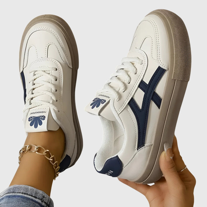 Snygga ortopediska sneakers för kvinnor bakifrån med stabil hälkappa för maximal komfort hela dagen.