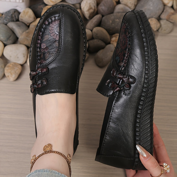 Vinröda dam loafers Martine i mjuk mockaimitation med stilren slip-on design