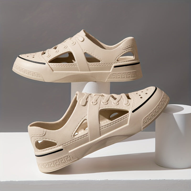 Visning av flexibilitet i sulan på lätta vattensneakers