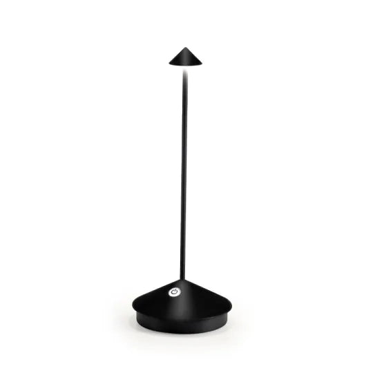 Trådlös bordslampa för utemiljöer som trädgård och altan under sena sommarkvällar