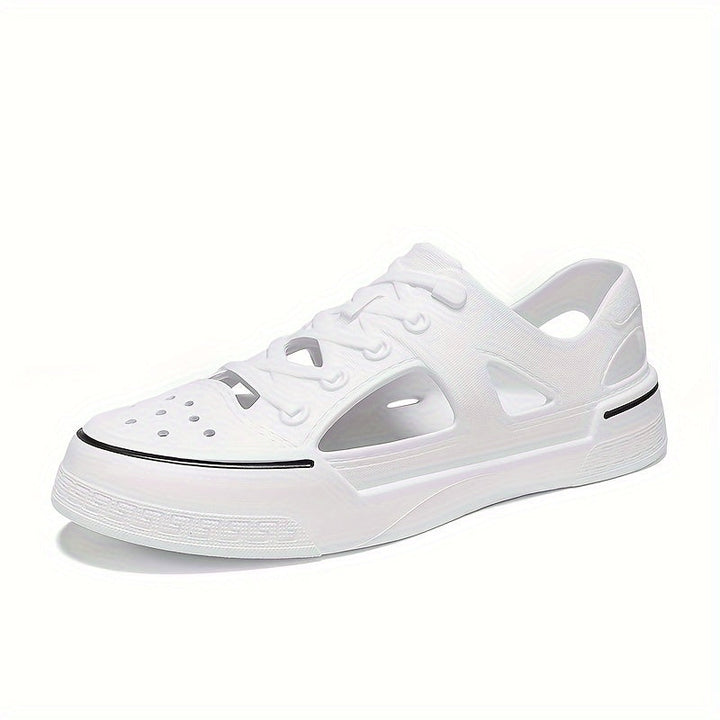 Vit vattensko i sneakerstil sedd från sidan