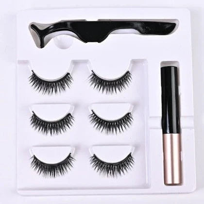 Magnetiskt ögonfransset med eyeliner och applikator i vit förpackning