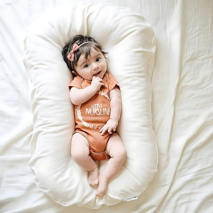 Ortopedisk babykudde för spädbarn med ergonomisk design för säker och skön sömn