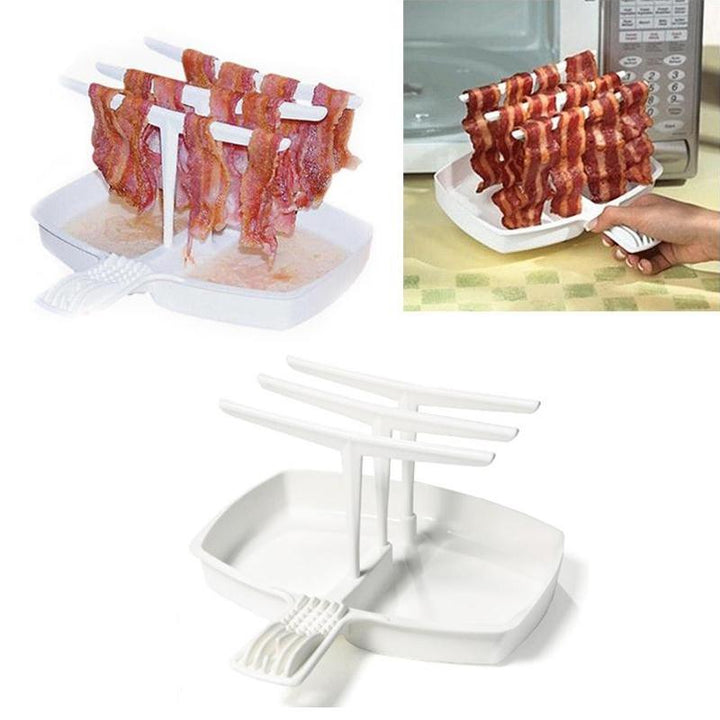 "Baconbricka för mikro i vitt ABS-material, med tre avtagbara hållare för enkel, stänkfri tillagning av bacon."
