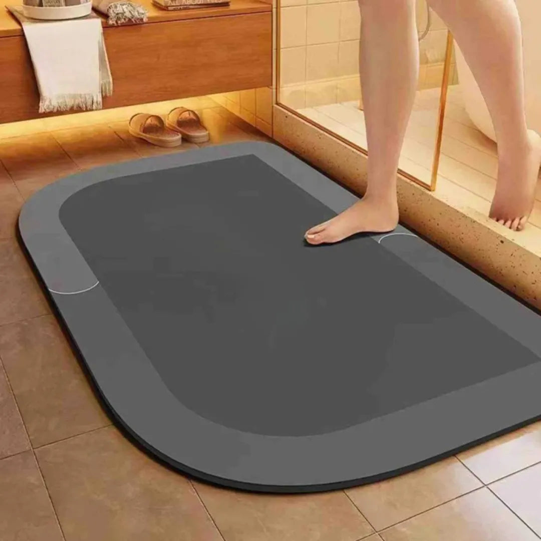 Halkfri och vattenabsorberande hemtextil för ett torrt och säkert badrum