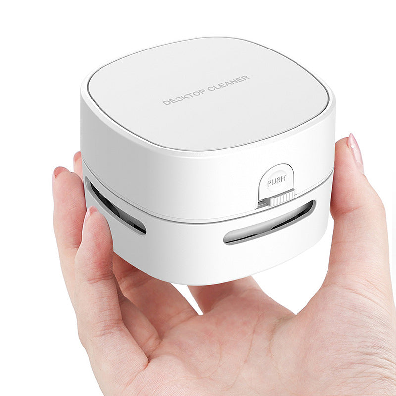"Bärbar mini elektrisk dammsugare, fyrkantig och vit, kompakt design för skrivbord och bil, laddbar via USB och batteri."