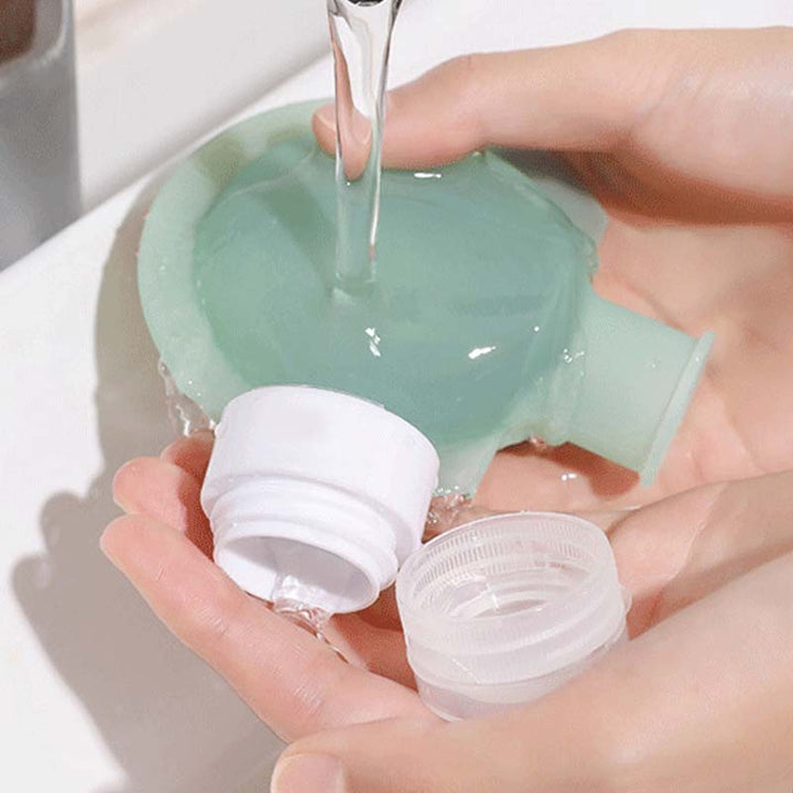 Bärbar silikonflaska för resor med stor öppning, lätt att fylla. Perfekt accessoar för schampo och lotion på resan.