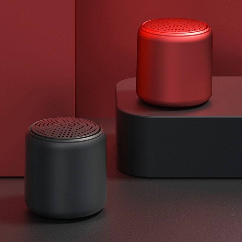 "Bärbar trådlös Bluetooth-högtalare i macaroon-färg med modern design, kompakt och lätt, perfekt för resor och hemmet."
