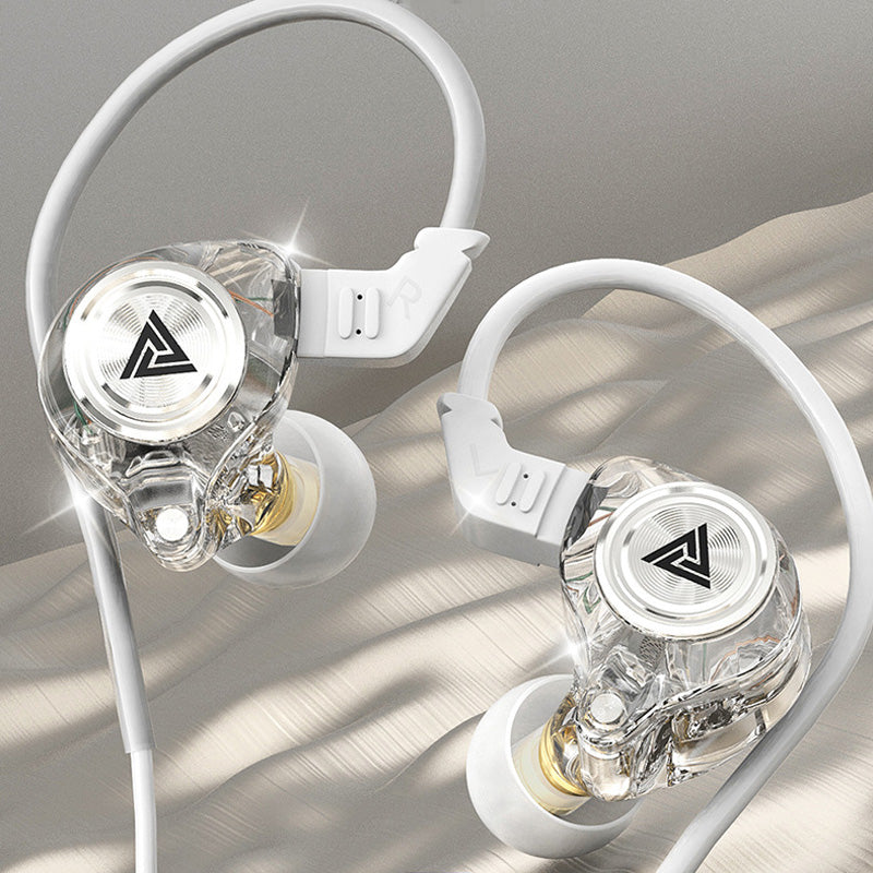 "Bärbara trådbundna in-ear hörlurar med mikrofon, vit, ergonomisk design, för överlägsen 3D-ljudupplevelse."